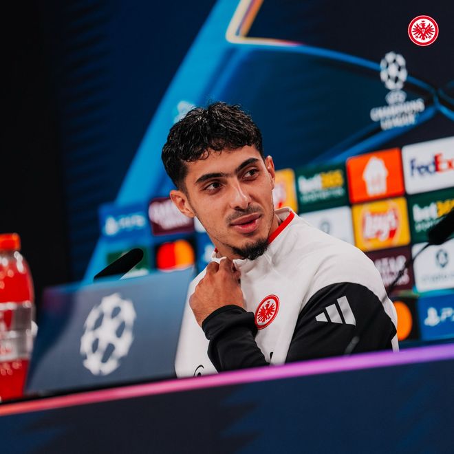 沙巴体育-里程碑夜！法兰克福回应争议，欧冠今晨刷纪录，更衣室稳定，资深球员宣示担当的简单介绍